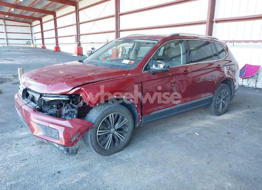 Photo 2 of 2019 Volkswagen Tiguan 2.0T SE/2.0T SEL/2.0T SEL R-LINE/2.0T SEL R-LINE BLACK (VIN 3VV2B7AX0KM020998)