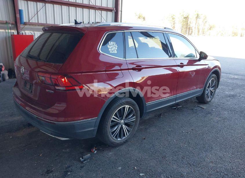 Photo 4 of 2019 Volkswagen Tiguan 2.0T SE/2.0T SEL/2.0T SEL R-LINE/2.0T SEL R-LINE BLACK (VIN 3VV2B7AX0KM020998)