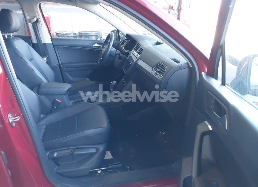 Photo 5 of 2019 Volkswagen Tiguan 2.0T SE/2.0T SEL/2.0T SEL R-LINE/2.0T SEL R-LINE BLACK (VIN 3VV2B7AX0KM020998)