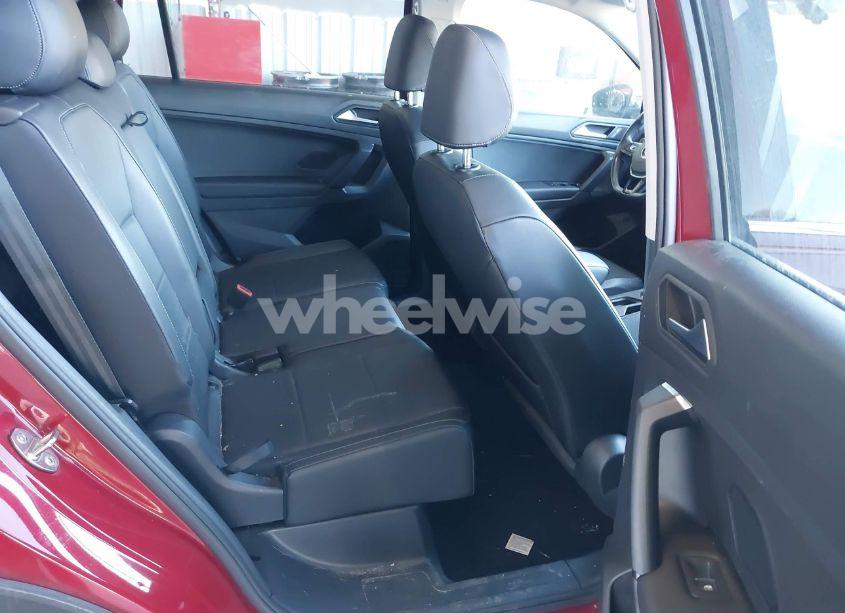 Photo 8 of 2019 Volkswagen Tiguan 2.0T SE/2.0T SEL/2.0T SEL R-LINE/2.0T SEL R-LINE BLACK (VIN 3VV2B7AX0KM020998)