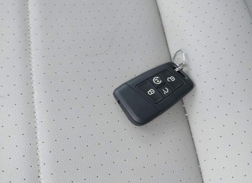 Photo 11 of 2019 Volkswagen Tiguan 2.0T SE/2.0T SEL/2.0T SEL R-LINE/2.0T SEL R-LINE BLACK (VIN 3VV2B7AX0KM200286)