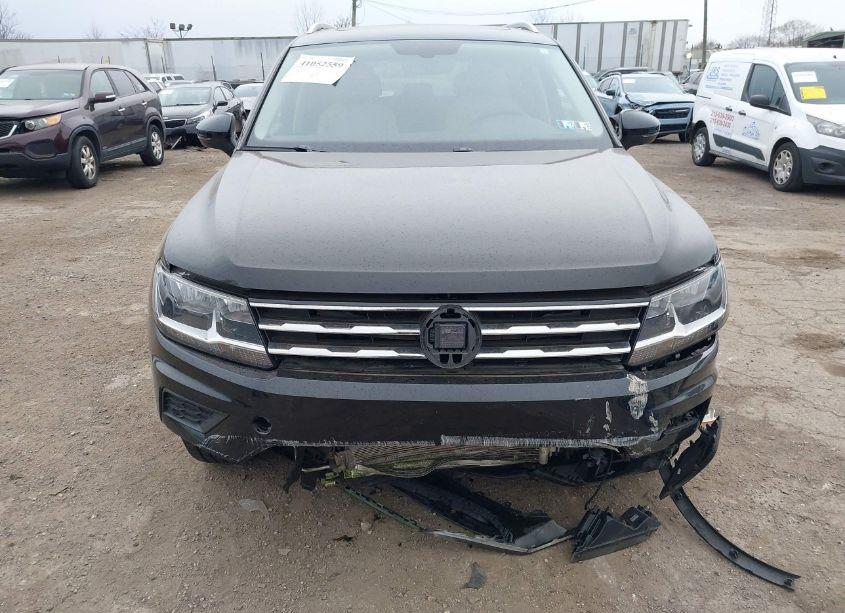 Photo 12 of 2019 Volkswagen Tiguan 2.0T SE/2.0T SEL/2.0T SEL R-LINE/2.0T SEL R-LINE BLACK (VIN 3VV2B7AX0KM200286)
