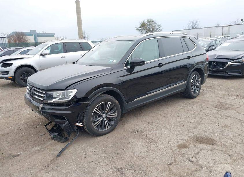 Photo 2 of 2019 Volkswagen Tiguan 2.0T SE/2.0T SEL/2.0T SEL R-LINE/2.0T SEL R-LINE BLACK (VIN 3VV2B7AX0KM200286)