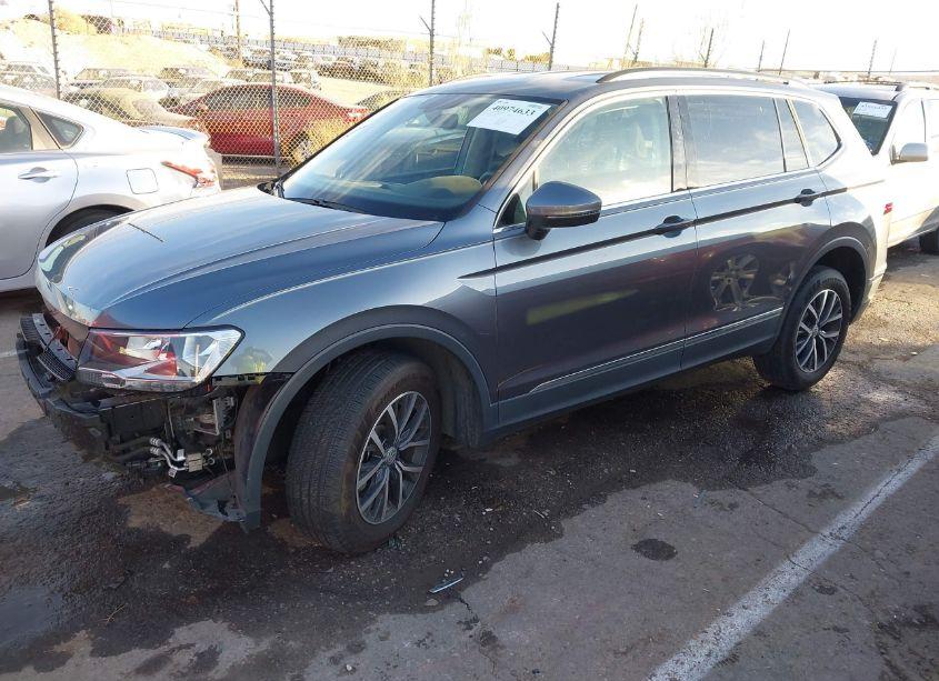 Photo 2 of 2020 Volkswagen Tiguan 2.0T SE/2.0T SE R-LINE BLACK/2.0T SEL (VIN 3VV2B7AX0LM021828)