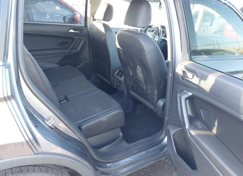 Photo 8 of 2020 Volkswagen Tiguan 2.0T SE/2.0T SE R-LINE BLACK/2.0T SEL (VIN 3VV2B7AX0LM021828)