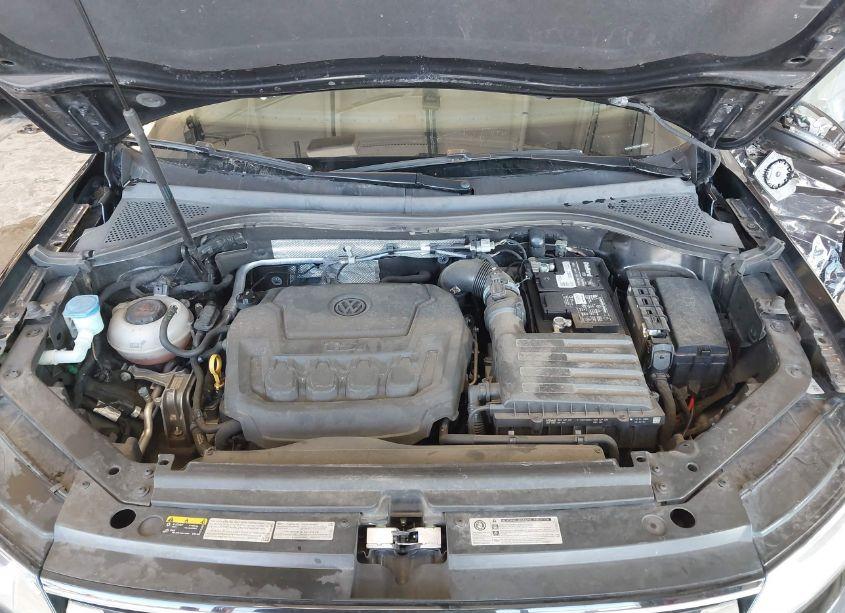 Photo 10 of 2020 Volkswagen Tiguan 2.0T SE/2.0T SE R-LINE BLACK/2.0T SEL (VIN 3VV2B7AX0LM105034)