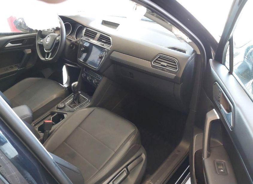 Photo 5 of 2020 Volkswagen Tiguan 2.0T SE/2.0T SE R-LINE BLACK/2.0T SEL (VIN 3VV2B7AX0LM105034)