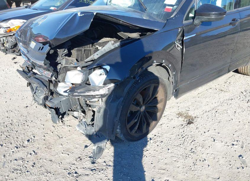 Photo 6 of 2020 Volkswagen Tiguan 2.0T SE/2.0T SE R-LINE BLACK/2.0T SEL (VIN 3VV2B7AX0LM159529)