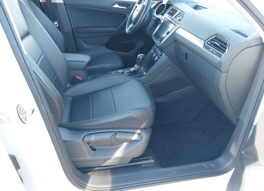 Photo 5 of 2021 Volkswagen Tiguan 2.0T SE/2.0T SE R-LINE BLACK/2.0T SEL (VIN 3VV2B7AX0MM118934)