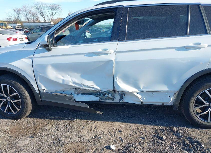 Photo 6 of 2021 Volkswagen Tiguan 2.0T SE/2.0T SE R-LINE BLACK/2.0T SEL (VIN 3VV2B7AX0MM118934)