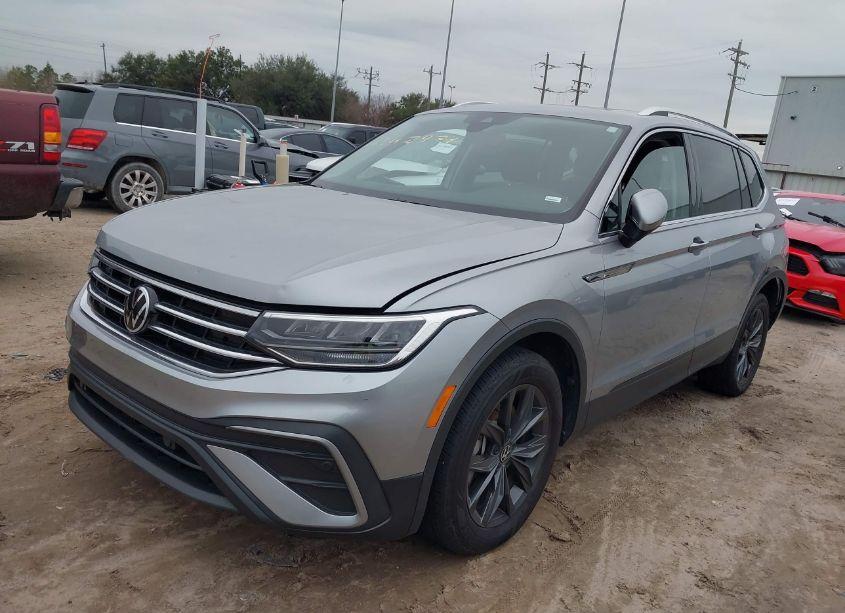 Photo 2 of 2022 Volkswagen Tiguan 2.0T SE (VIN 3VV2B7AX0NM163566)