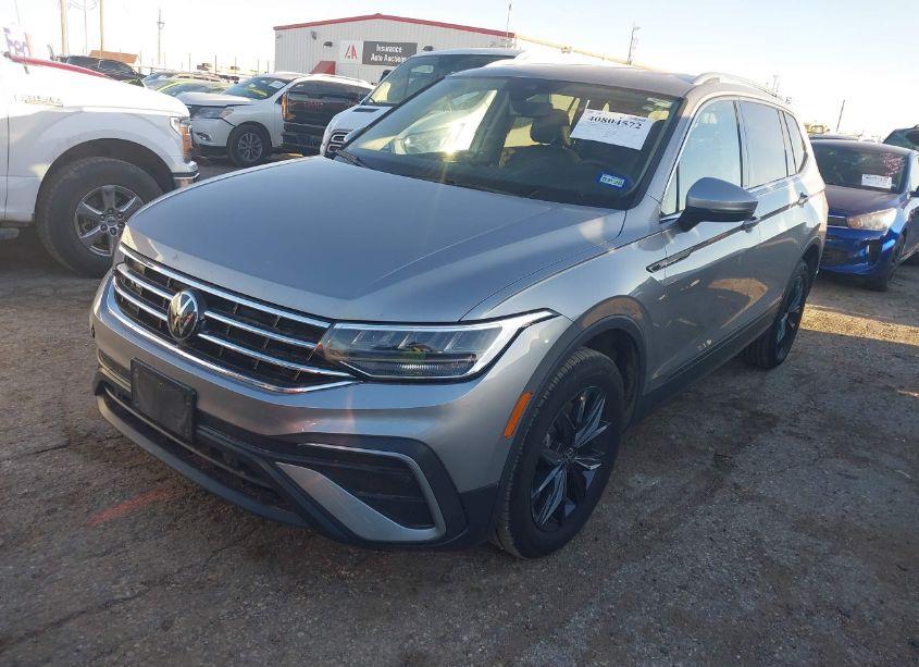 Photo 2 of 2024 Volkswagen Tiguan 2.0T SE/WOLFSBURG EDITION (VIN 3VV2B7AX0RM045152)