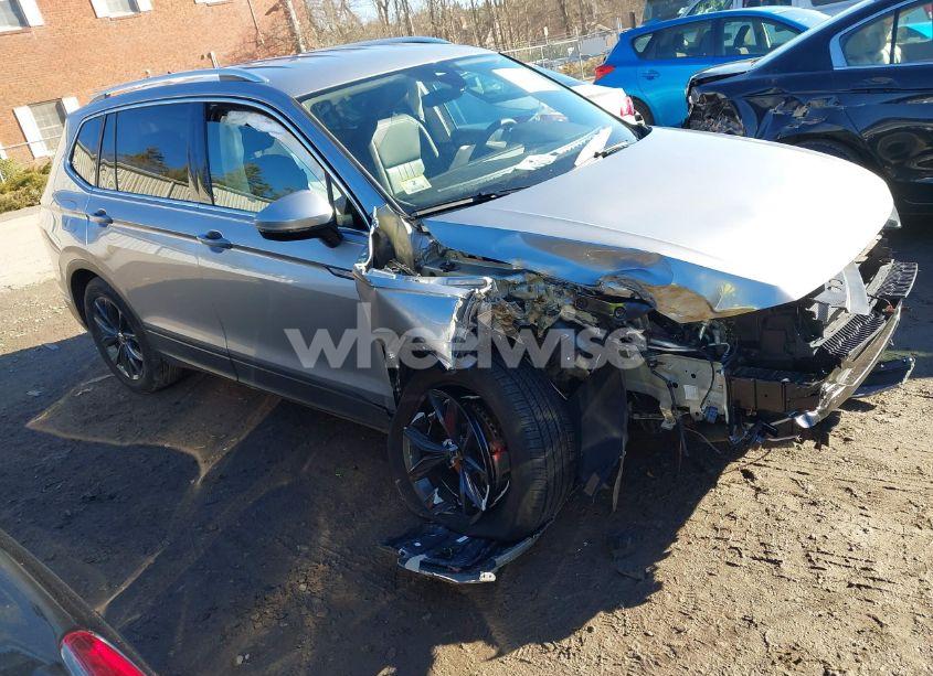 2024 Volkswagen Tiguan 2.0T SE/WOLFSBURG EDITION (VIN 3VV2B7AX0RM055180) main photo