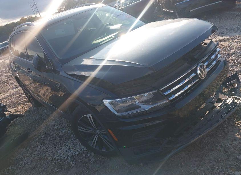 2018 Volkswagen Tiguan SE/SEL (VIN 3VV2B7AX1JM067505) main photo