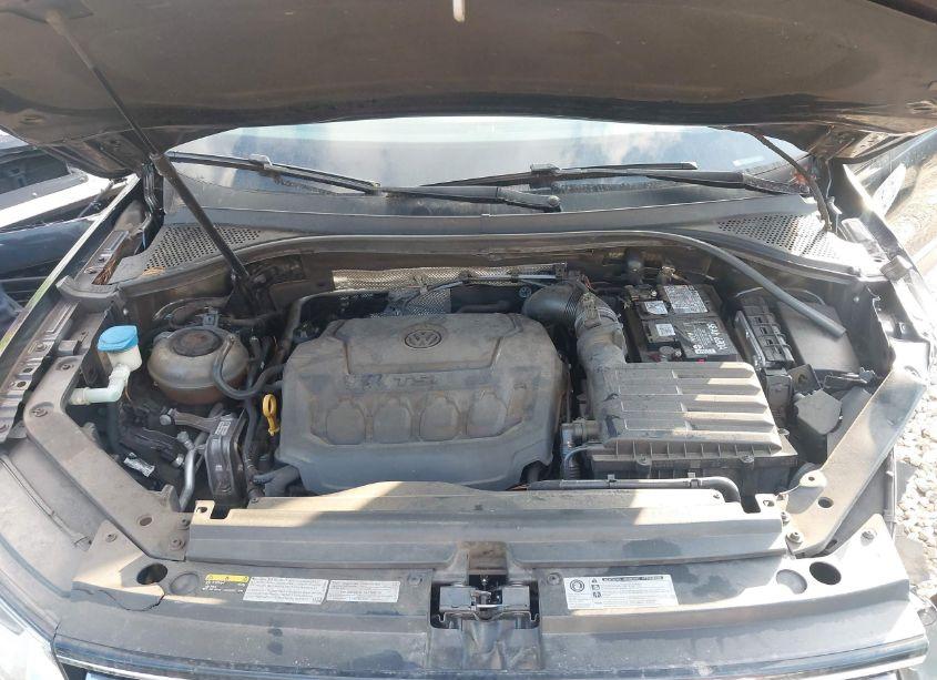 Photo 10 of 2018 Volkswagen Tiguan SE/SEL (VIN 3VV2B7AX1JM067505)