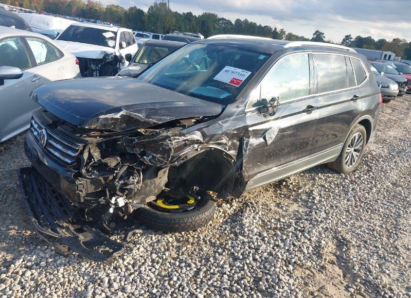 Photo 2 of 2018 Volkswagen Tiguan SE/SEL (VIN 3VV2B7AX1JM067505)