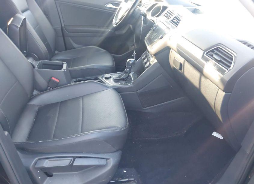 Photo 5 of 2018 Volkswagen Tiguan SE/SEL (VIN 3VV2B7AX1JM067505)