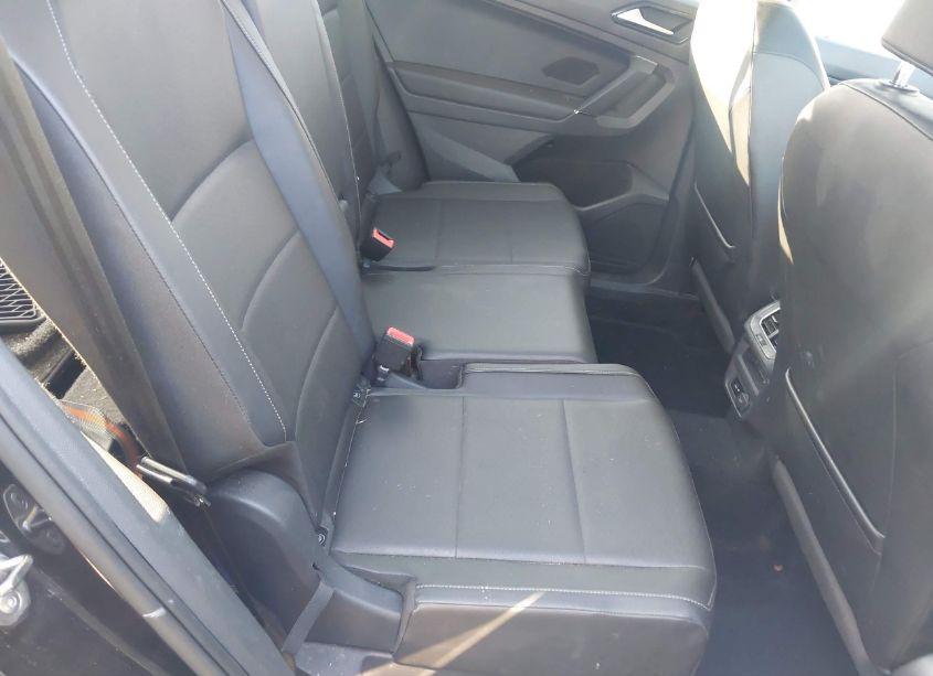 Photo 8 of 2018 Volkswagen Tiguan SE/SEL (VIN 3VV2B7AX1JM067505)