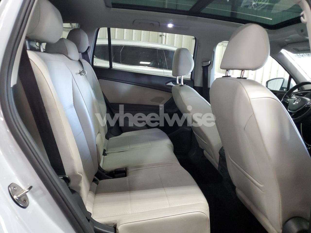 Photo 11 of 2018 VOLKSWAGEN TIGUAN SE (VIN 3VV2B7AX1JM162551)