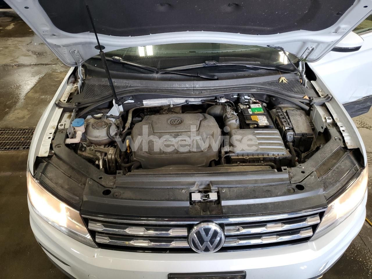Photo 12 of 2018 VOLKSWAGEN TIGUAN SE (VIN 3VV2B7AX1JM162551)