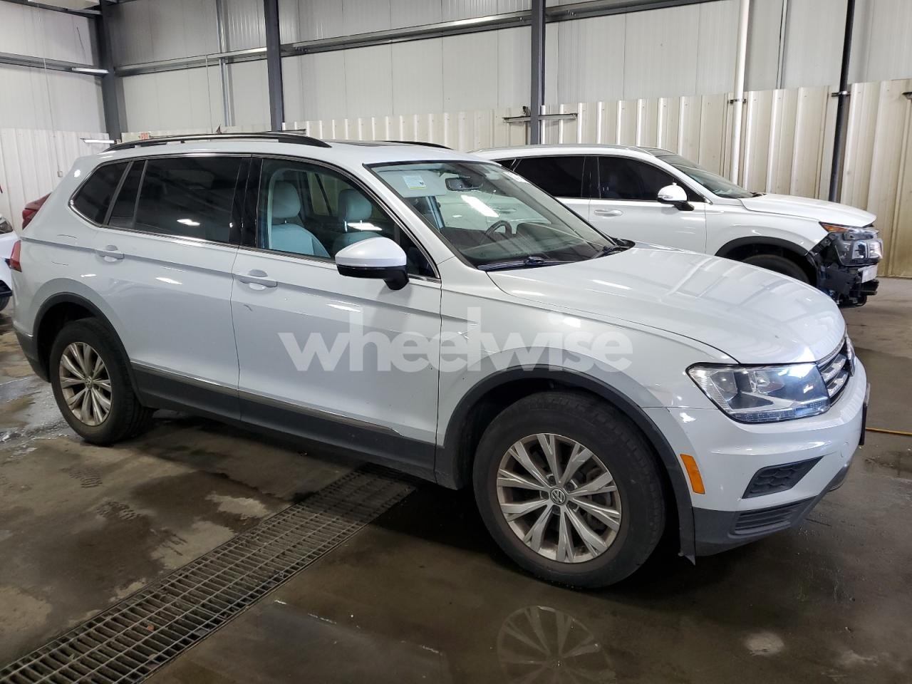 Photo 4 of 2018 VOLKSWAGEN TIGUAN SE (VIN 3VV2B7AX1JM162551)