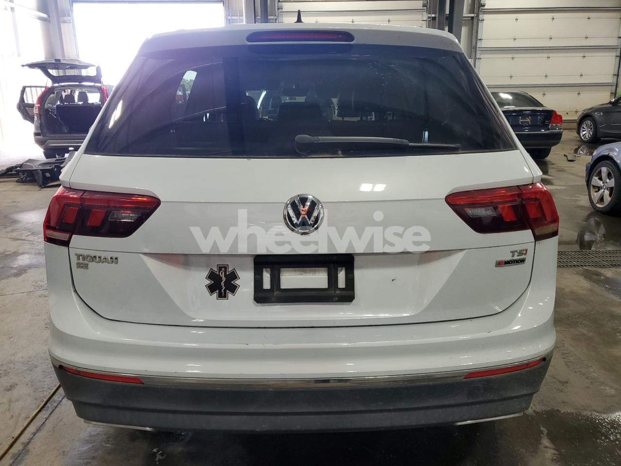Photo 6 of 2018 VOLKSWAGEN TIGUAN SE (VIN 3VV2B7AX1JM162551)