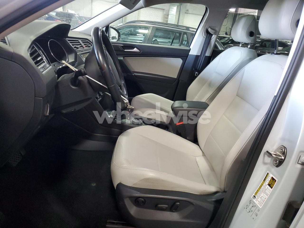 Photo 7 of 2018 VOLKSWAGEN TIGUAN SE (VIN 3VV2B7AX1JM162551)