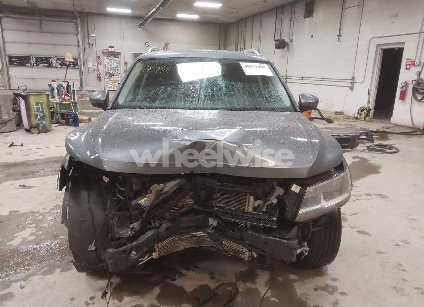 Photo 13 of 2019 Volkswagen Tiguan 2.0T SE/2.0T SEL/2.0T SEL R-LINE/2.0T SEL R-LINE BLACK (VIN 3VV2B7AX1KM008360)