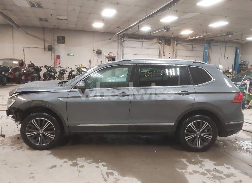 Photo 15 of 2019 Volkswagen Tiguan 2.0T SE/2.0T SEL/2.0T SEL R-LINE/2.0T SEL R-LINE BLACK (VIN 3VV2B7AX1KM008360)