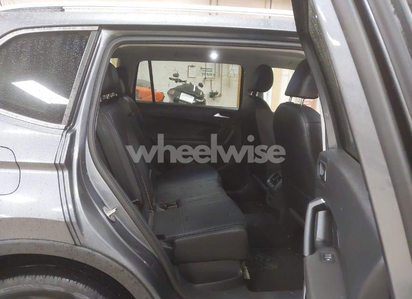 Photo 8 of 2019 Volkswagen Tiguan 2.0T SE/2.0T SEL/2.0T SEL R-LINE/2.0T SEL R-LINE BLACK (VIN 3VV2B7AX1KM008360)