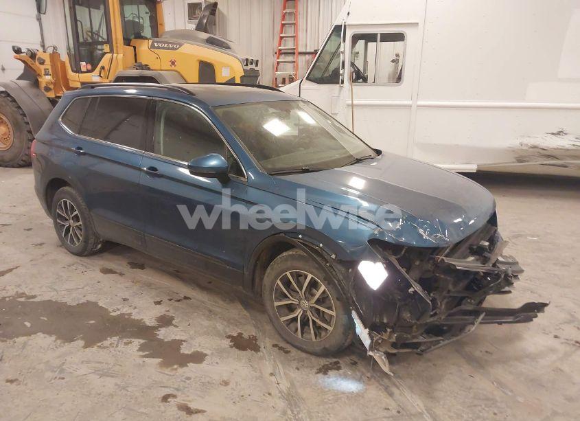 2019 Volkswagen Tiguan 2.0T SE/2.0T SEL/2.0T SEL R-LINE/2.0T SEL R-LINE BLACK (VIN 3VV2B7AX1KM011114) main photo