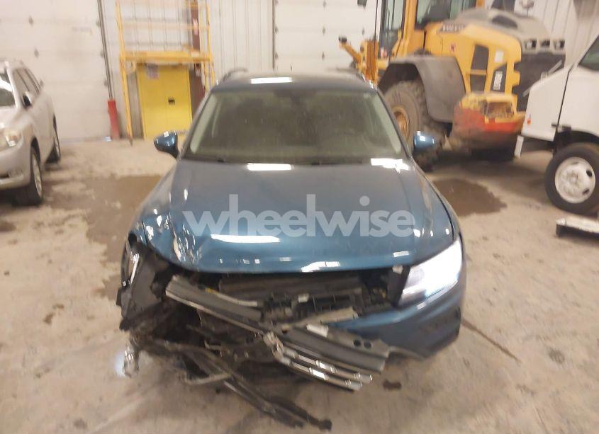 Photo 12 of 2019 Volkswagen Tiguan 2.0T SE/2.0T SEL/2.0T SEL R-LINE/2.0T SEL R-LINE BLACK (VIN 3VV2B7AX1KM011114)