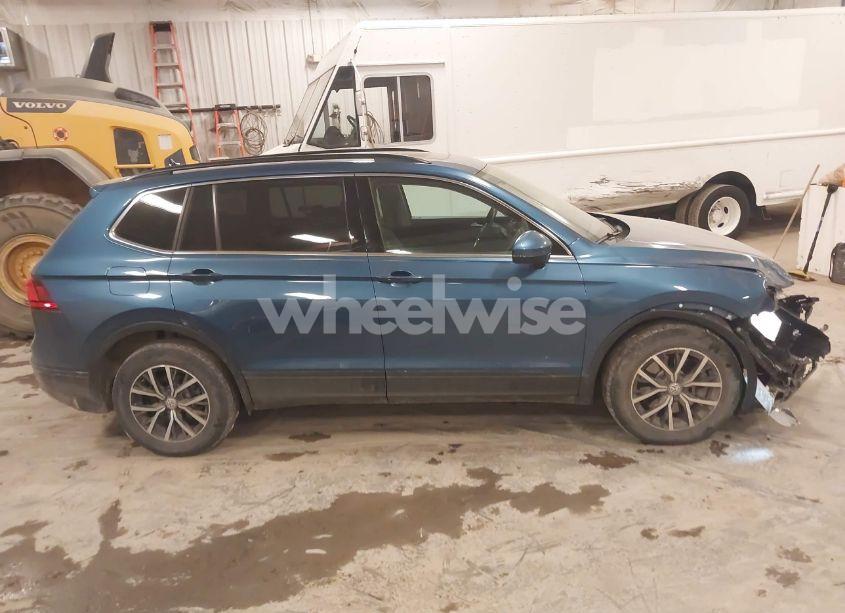 Photo 13 of 2019 Volkswagen Tiguan 2.0T SE/2.0T SEL/2.0T SEL R-LINE/2.0T SEL R-LINE BLACK (VIN 3VV2B7AX1KM011114)