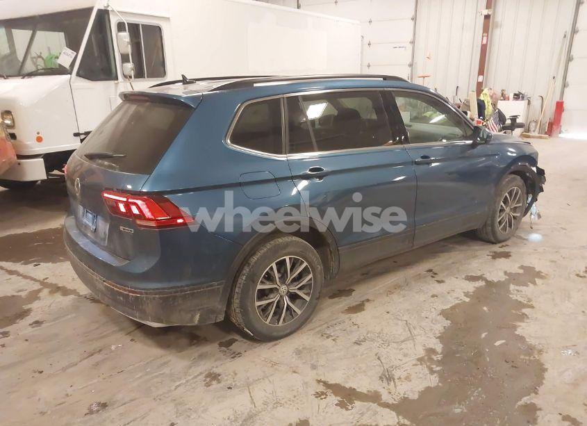 Photo 4 of 2019 Volkswagen Tiguan 2.0T SE/2.0T SEL/2.0T SEL R-LINE/2.0T SEL R-LINE BLACK (VIN 3VV2B7AX1KM011114)