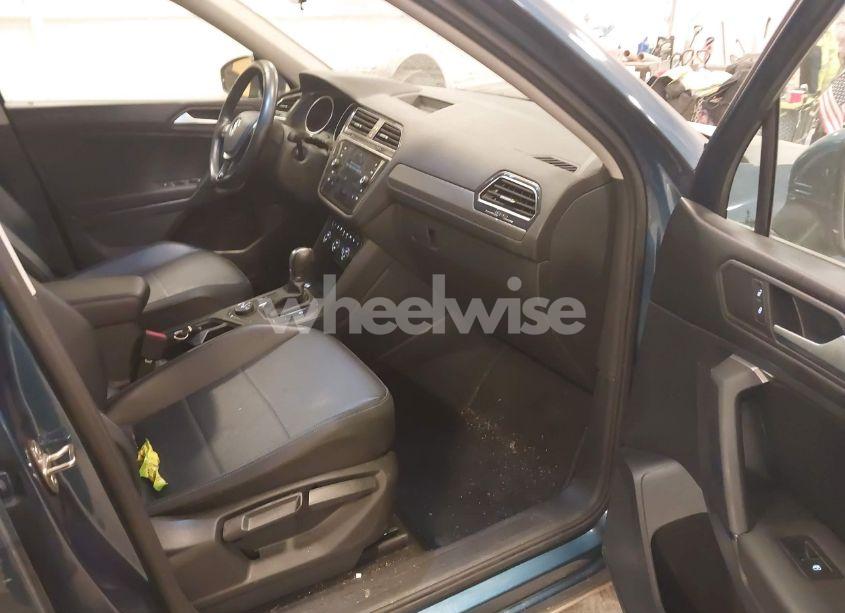 Photo 5 of 2019 Volkswagen Tiguan 2.0T SE/2.0T SEL/2.0T SEL R-LINE/2.0T SEL R-LINE BLACK (VIN 3VV2B7AX1KM011114)