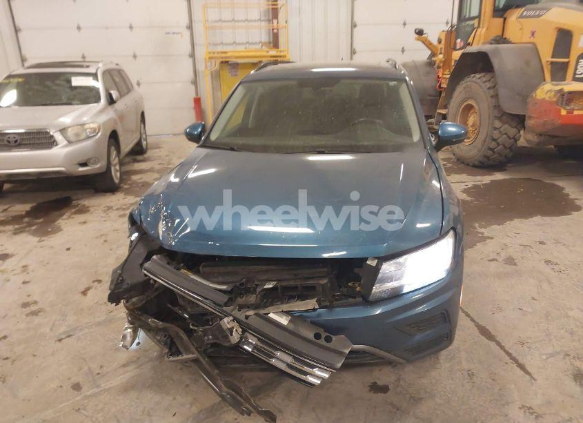 Photo 6 of 2019 Volkswagen Tiguan 2.0T SE/2.0T SEL/2.0T SEL R-LINE/2.0T SEL R-LINE BLACK (VIN 3VV2B7AX1KM011114)