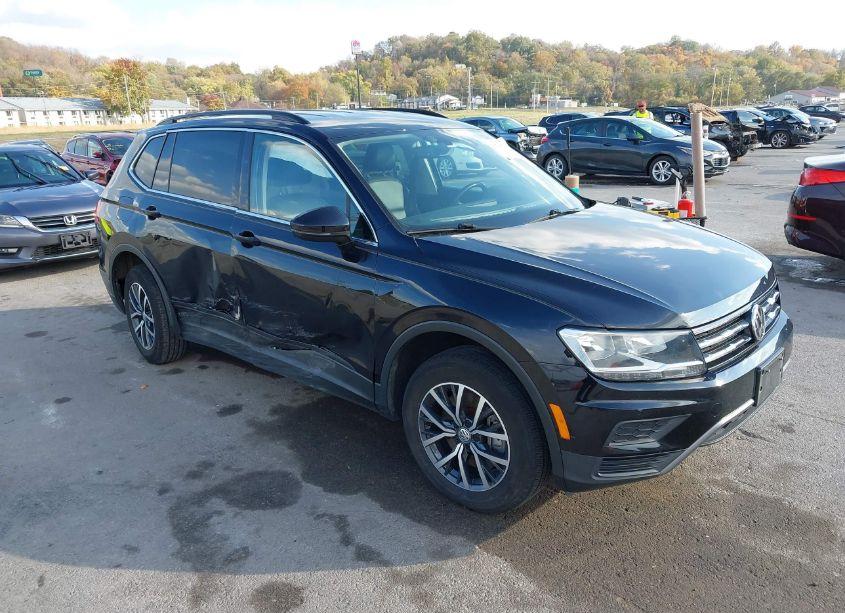 2019 Volkswagen Tiguan 2.0T SE/2.0T SEL/2.0T SEL R-LINE/2.0T SEL R-LINE BLACK (VIN 3VV2B7AX1KM055811) main photo