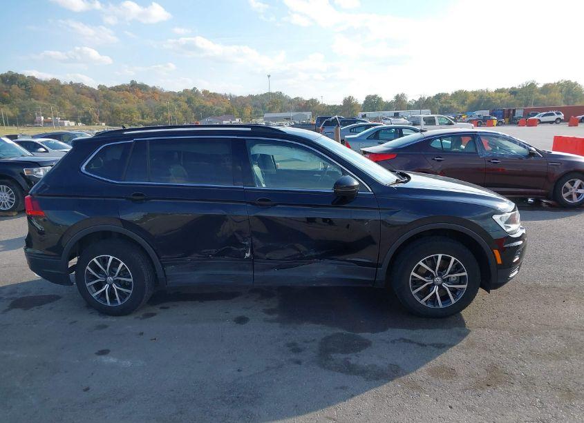 Photo 13 of 2019 Volkswagen Tiguan 2.0T SE/2.0T SEL/2.0T SEL R-LINE/2.0T SEL R-LINE BLACK (VIN 3VV2B7AX1KM055811)