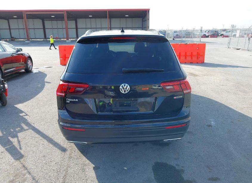 Photo 16 of 2019 Volkswagen Tiguan 2.0T SE/2.0T SEL/2.0T SEL R-LINE/2.0T SEL R-LINE BLACK (VIN 3VV2B7AX1KM055811)