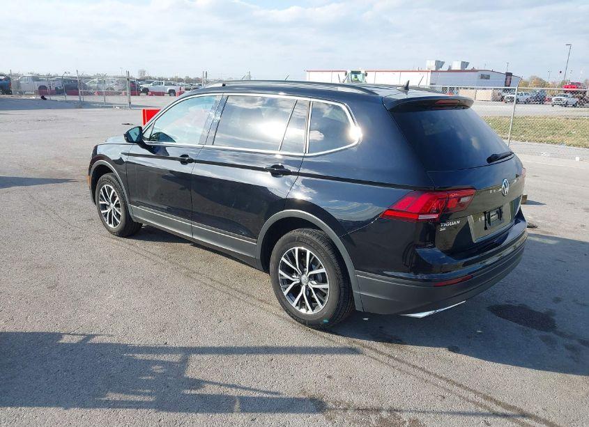 Photo 3 of 2019 Volkswagen Tiguan 2.0T SE/2.0T SEL/2.0T SEL R-LINE/2.0T SEL R-LINE BLACK (VIN 3VV2B7AX1KM055811)