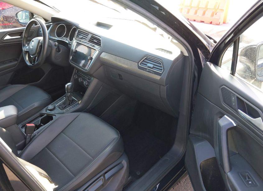 Photo 5 of 2019 Volkswagen Tiguan 2.0T SE/2.0T SEL/2.0T SEL R-LINE/2.0T SEL R-LINE BLACK (VIN 3VV2B7AX1KM055811)