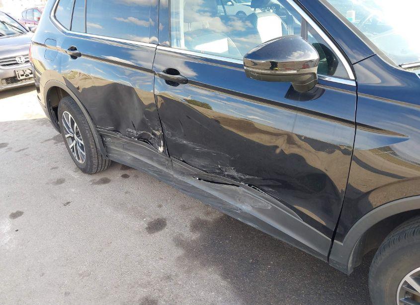 Photo 6 of 2019 Volkswagen Tiguan 2.0T SE/2.0T SEL/2.0T SEL R-LINE/2.0T SEL R-LINE BLACK (VIN 3VV2B7AX1KM055811)