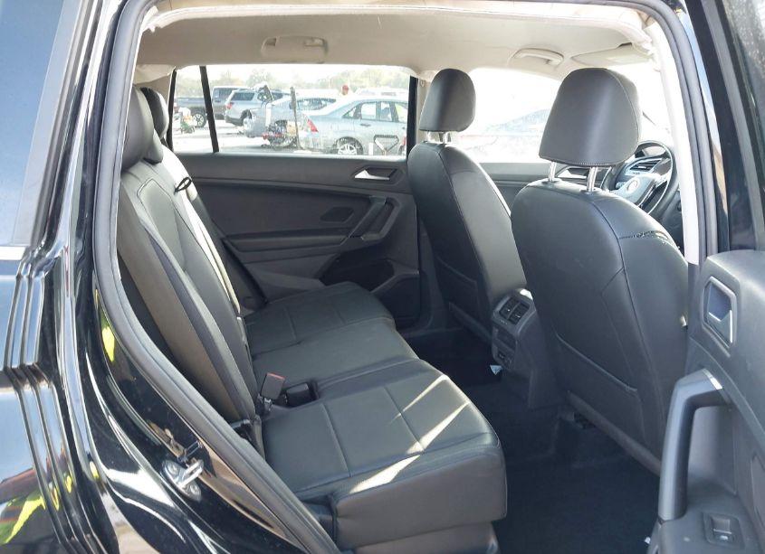 Photo 8 of 2019 Volkswagen Tiguan 2.0T SE/2.0T SEL/2.0T SEL R-LINE/2.0T SEL R-LINE BLACK (VIN 3VV2B7AX1KM055811)