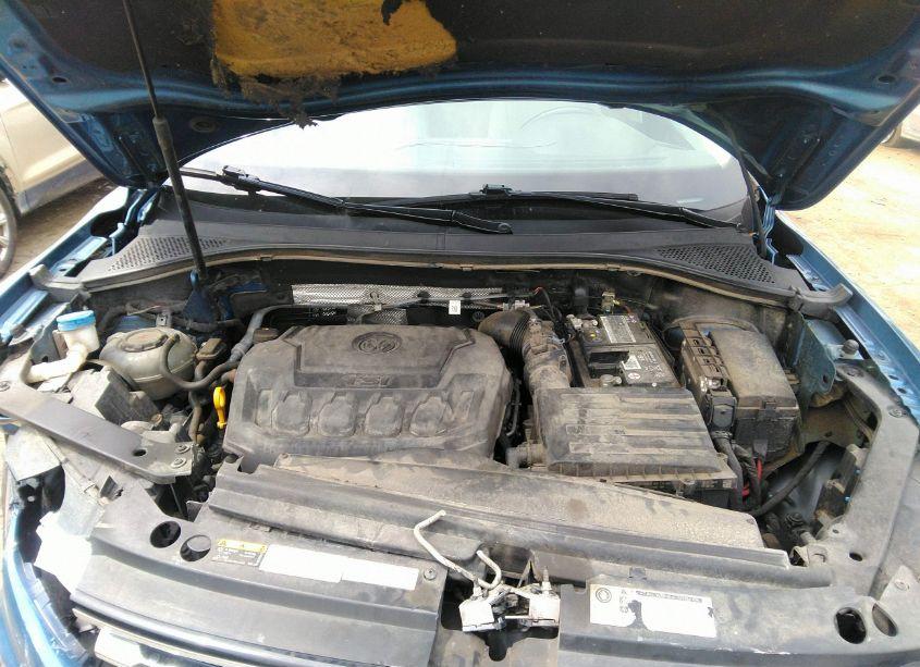 Photo 10 of 2019 Volkswagen Tiguan 2.0T SE/2.0T SEL/2.0T SEL R-LINE/2.0T SEL R-LINE BLACK (VIN 3VV2B7AX1KM083625)