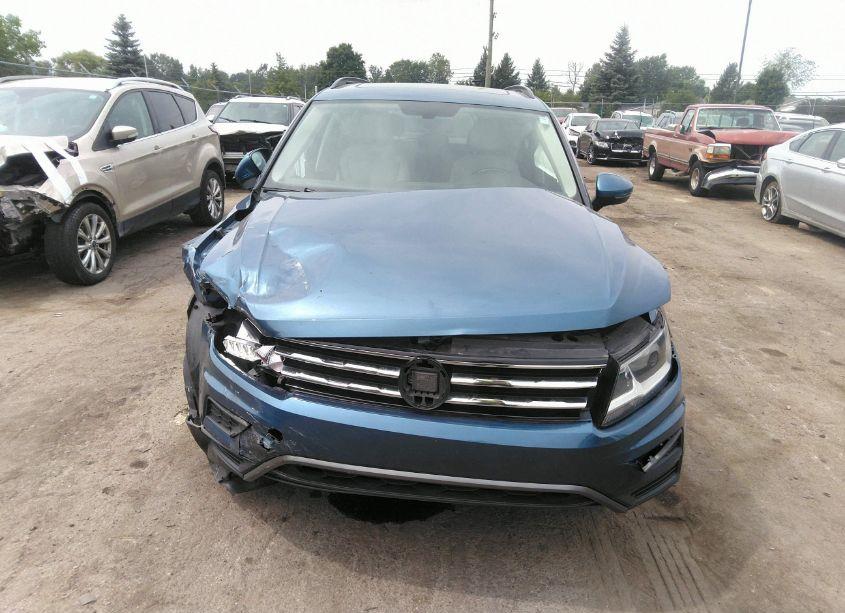 Photo 12 of 2019 Volkswagen Tiguan 2.0T SE/2.0T SEL/2.0T SEL R-LINE/2.0T SEL R-LINE BLACK (VIN 3VV2B7AX1KM083625)