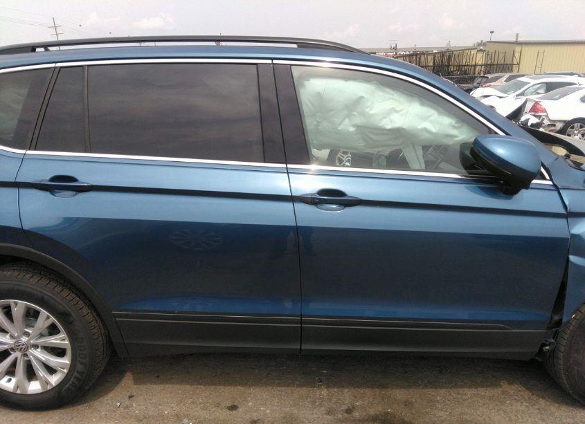 Photo 13 of 2019 Volkswagen Tiguan 2.0T SE/2.0T SEL/2.0T SEL R-LINE/2.0T SEL R-LINE BLACK (VIN 3VV2B7AX1KM083625)