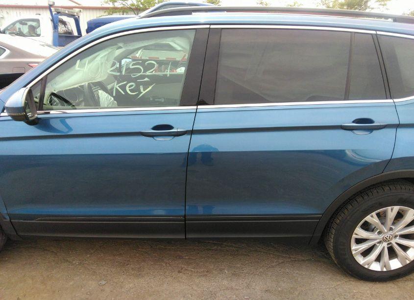 Photo 14 of 2019 Volkswagen Tiguan 2.0T SE/2.0T SEL/2.0T SEL R-LINE/2.0T SEL R-LINE BLACK (VIN 3VV2B7AX1KM083625)