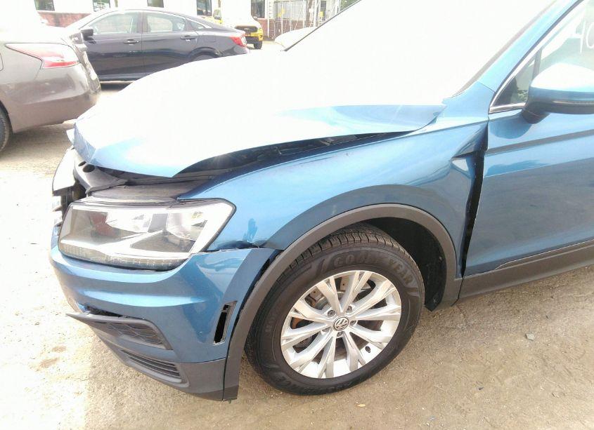 Photo 17 of 2019 Volkswagen Tiguan 2.0T SE/2.0T SEL/2.0T SEL R-LINE/2.0T SEL R-LINE BLACK (VIN 3VV2B7AX1KM083625)