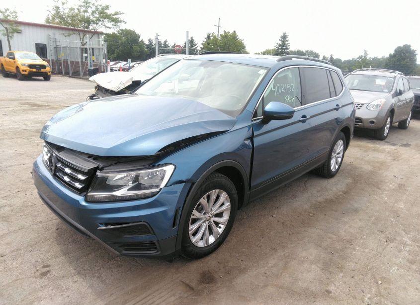 Photo 2 of 2019 Volkswagen Tiguan 2.0T SE/2.0T SEL/2.0T SEL R-LINE/2.0T SEL R-LINE BLACK (VIN 3VV2B7AX1KM083625)