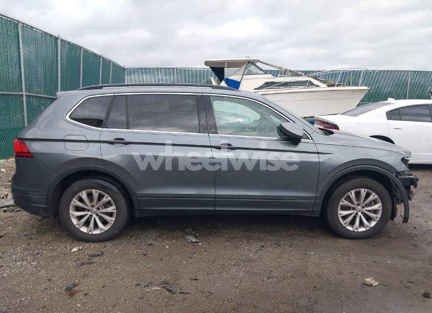 Photo 14 of 2019 Volkswagen Tiguan 2.0T SE/2.0T SEL/2.0T SEL R-LINE/2.0T SEL R-LINE BLACK (VIN 3VV2B7AX1KM089571)